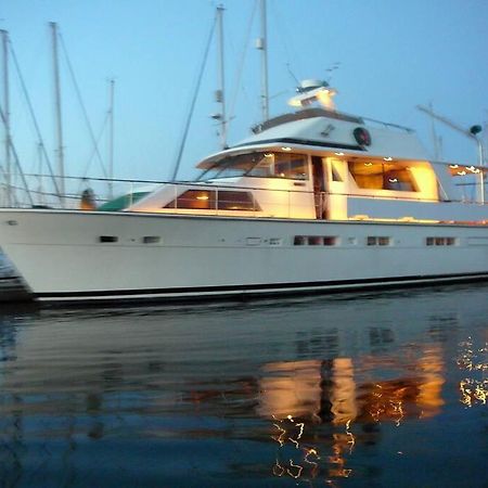 Super Yacht Temptation With A Hot Tub Jacuzzi On The South Coast Uk Hotel Portsmouth Esterno foto