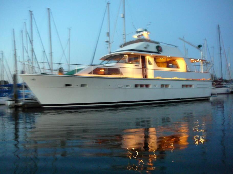 Super Yacht Temptation With A Hot Tub Jacuzzi On The South Coast Uk Hotel Portsmouth Esterno foto